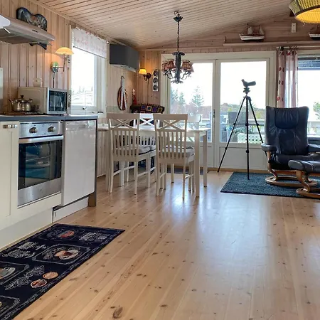 2 Bedroom Amazing In Agdenes Casa vacanze *