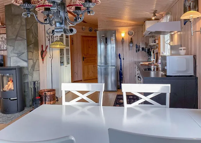 2 Bedroom Amazing In Agdenes Holiday home
