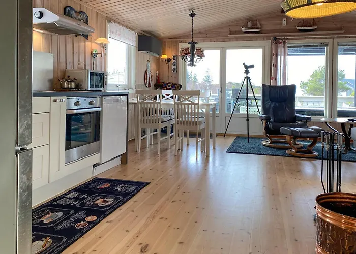 2 Bedroom Amazing In Agdenes Holiday home *