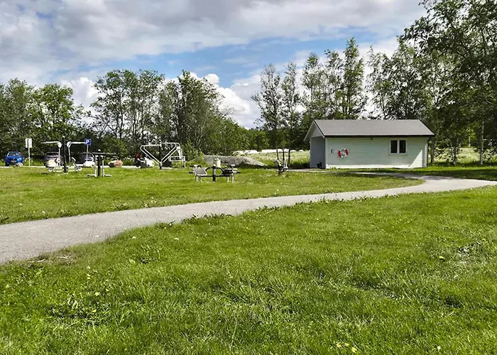 2 Bedroom Amazing In Agdenes Holiday home